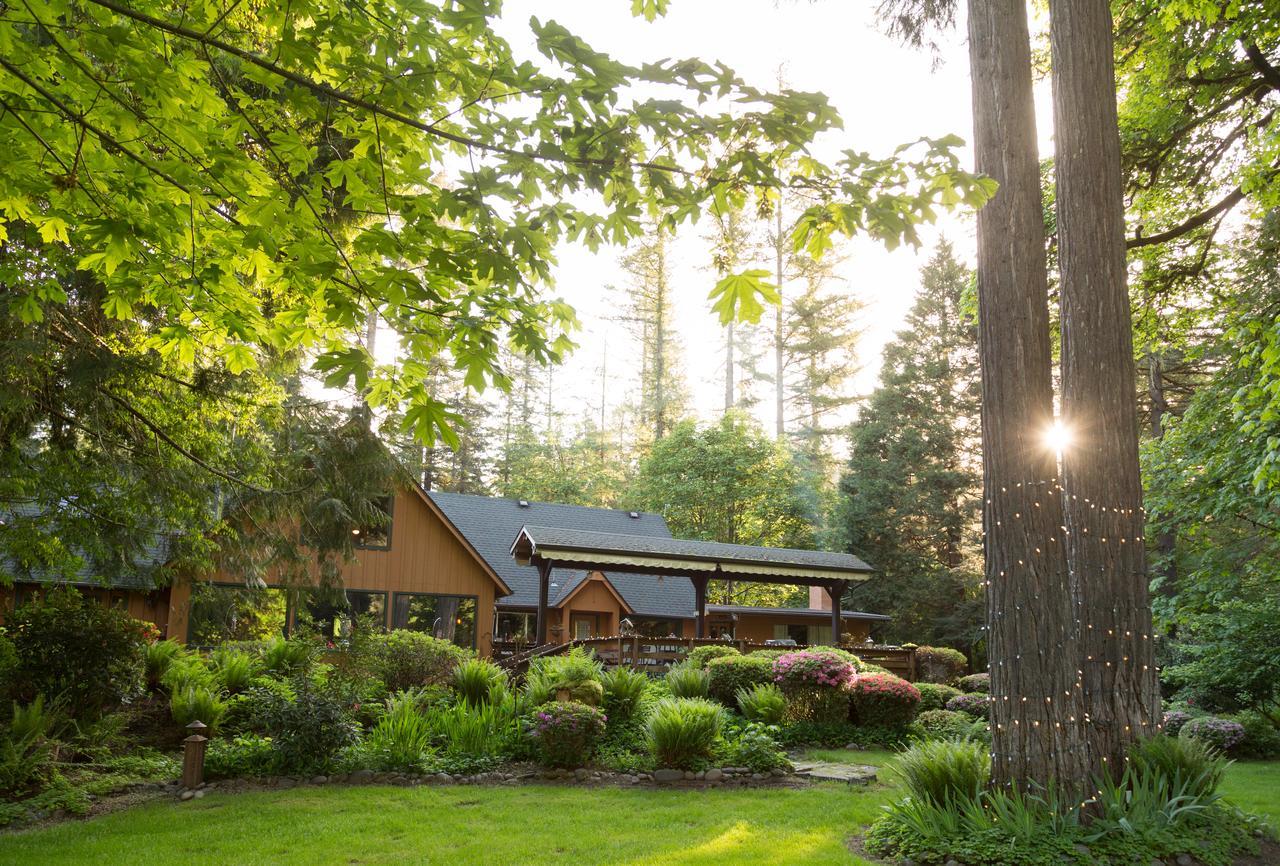 Eagle Rock Lodge *