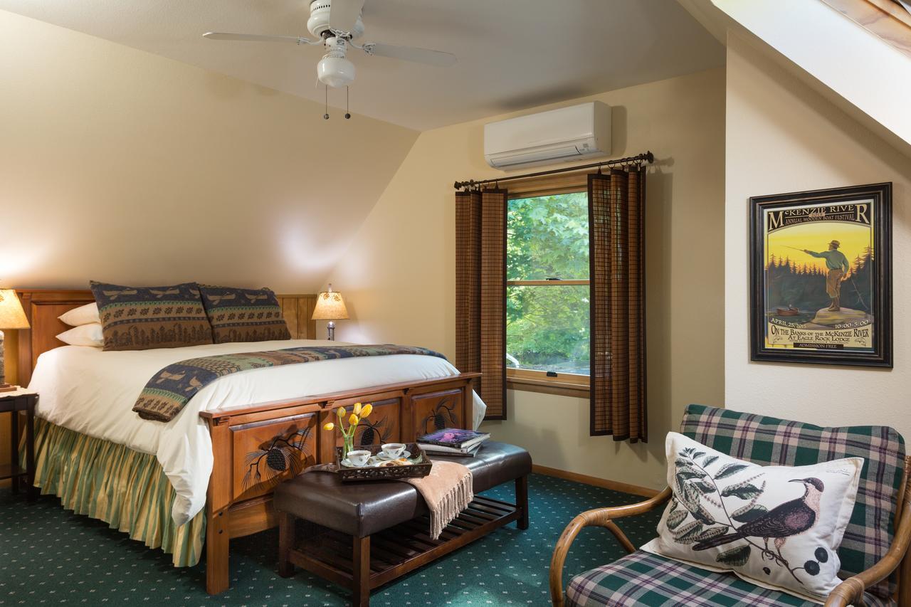 Eagle Rock Lodge *